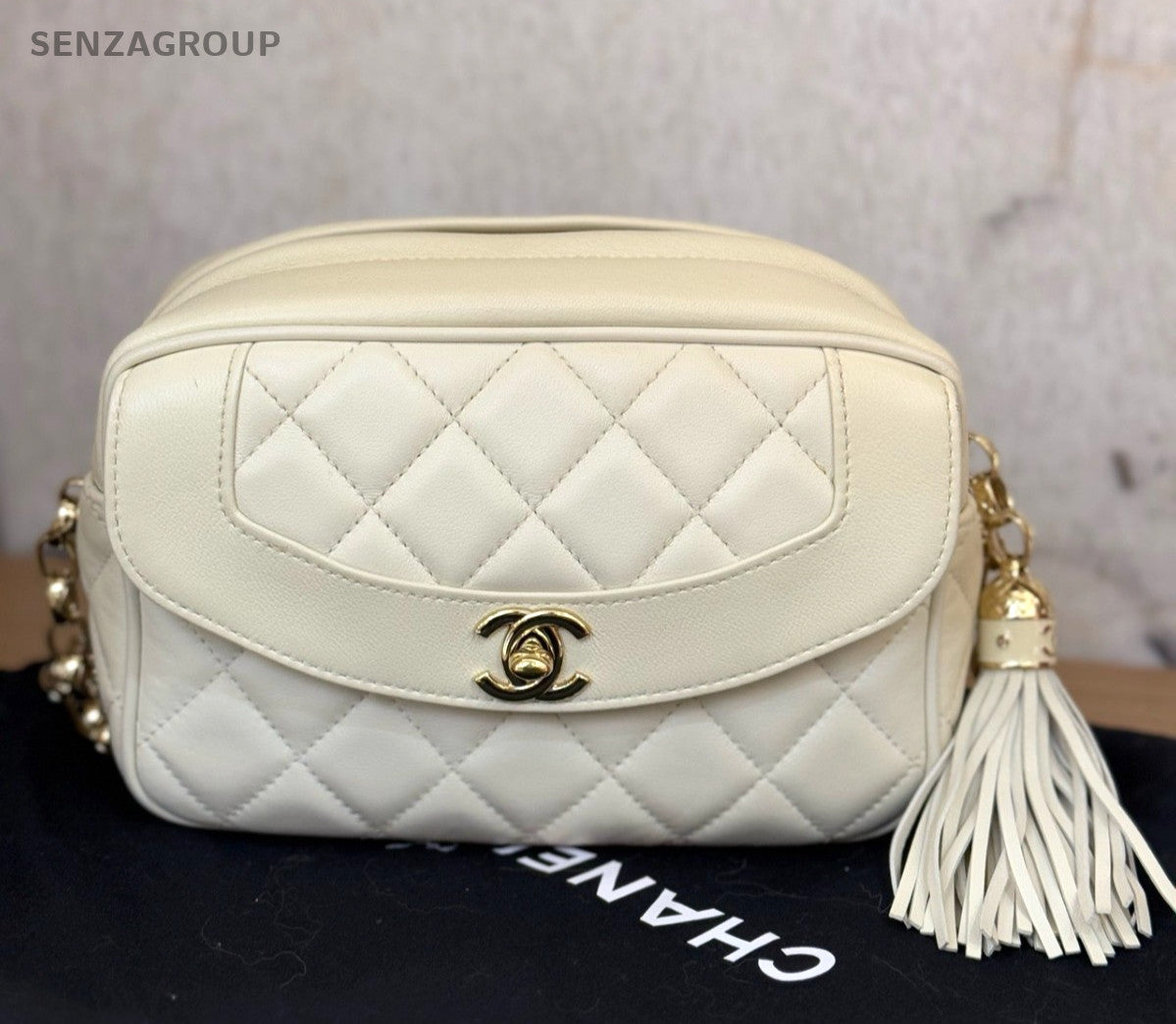 CHANEL Camera bag Diamond pattern White Chain Shoulder bag