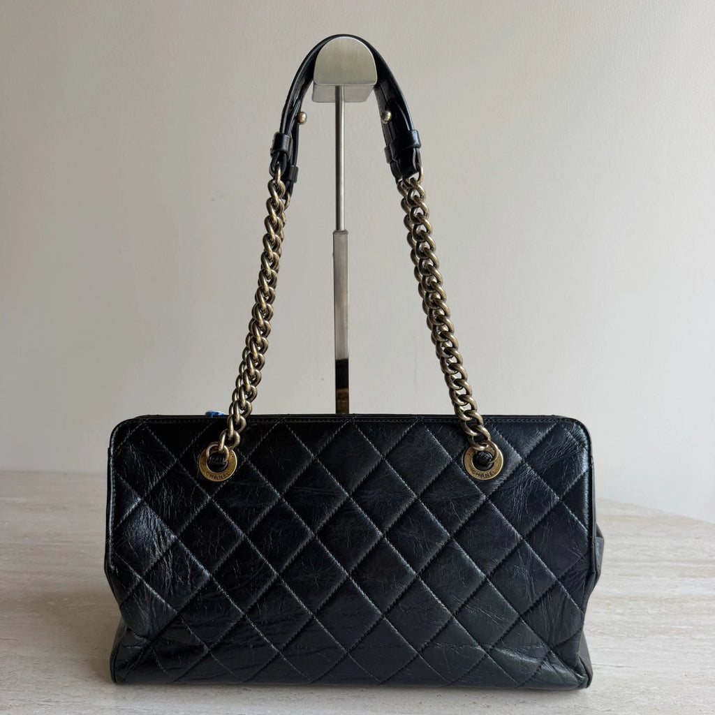 Chanel Diamond Tote Gold Hardware Chain Shoulder Bag in Black Leather