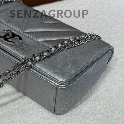 Chanel V-Quilted Chain Shoulder Crossbody Bag Silver Classic Women