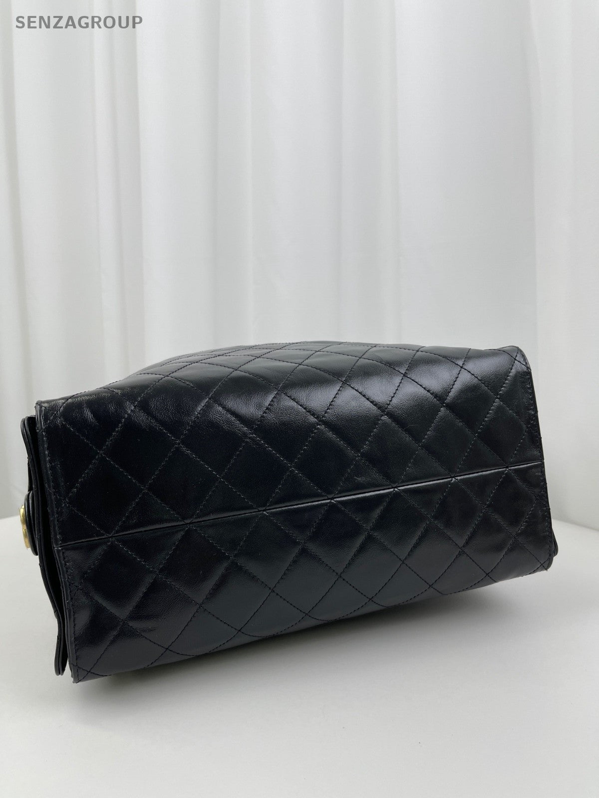 Chanel 25B MM Chain Shoulder Bag Crossbody Black Gold Women Classic Designer