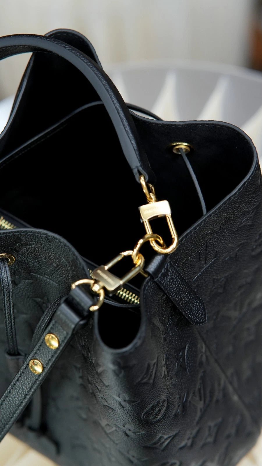 Louis Vuitton Neonoe MM M45256 Empreinte Black Shoulder Bag Excellent