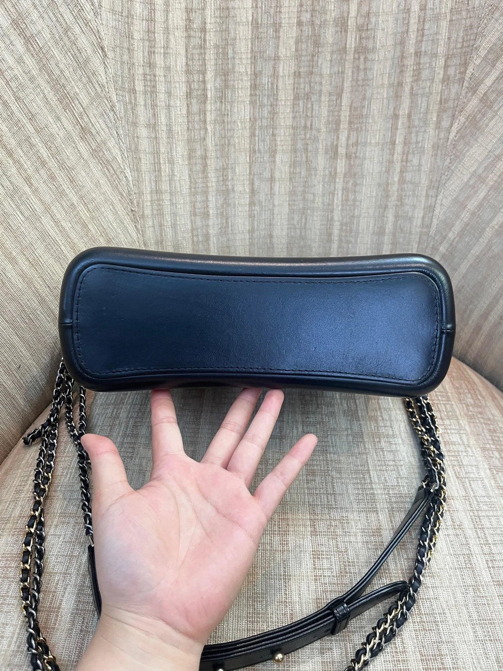 Chanel Gabrielle Medium Hobo Crossbody Shoulder Bag Black Gold Quilted Calfskin