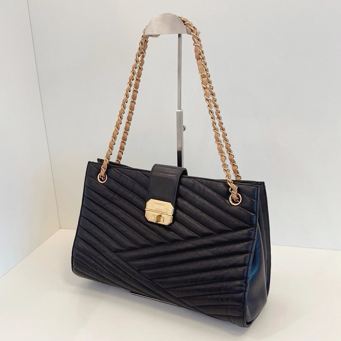 Chanel 2.55 Calfskin Chain Tote Shoulder Bag Black Gold Used Women Classic