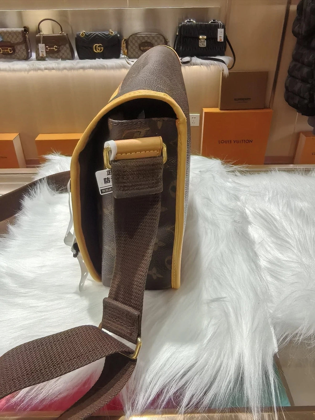 Authentic Louis Vuitton Pre-owned Canvas Shoulder Bag Women