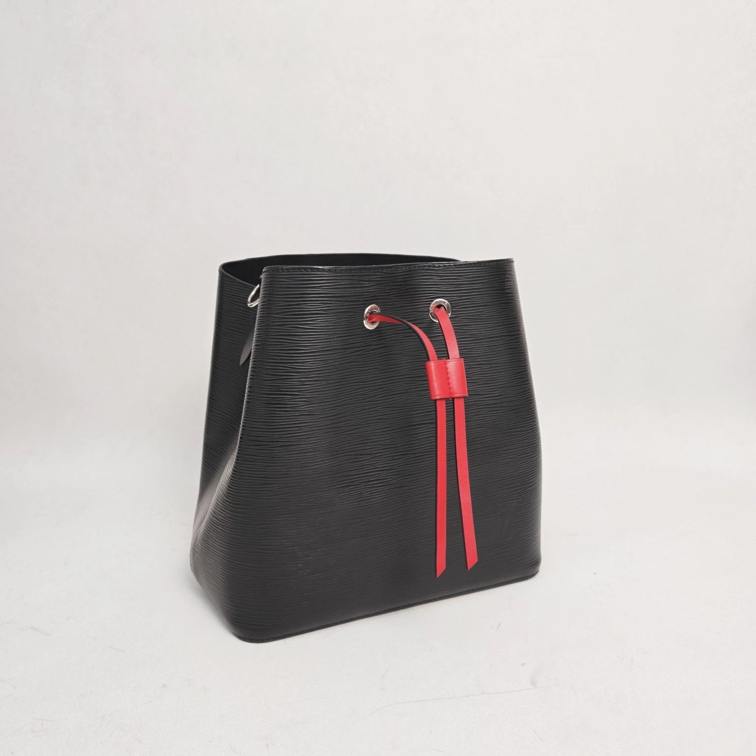 Louis Vuitton NeoNoe Epi Black Shoulder Bag Excellent
