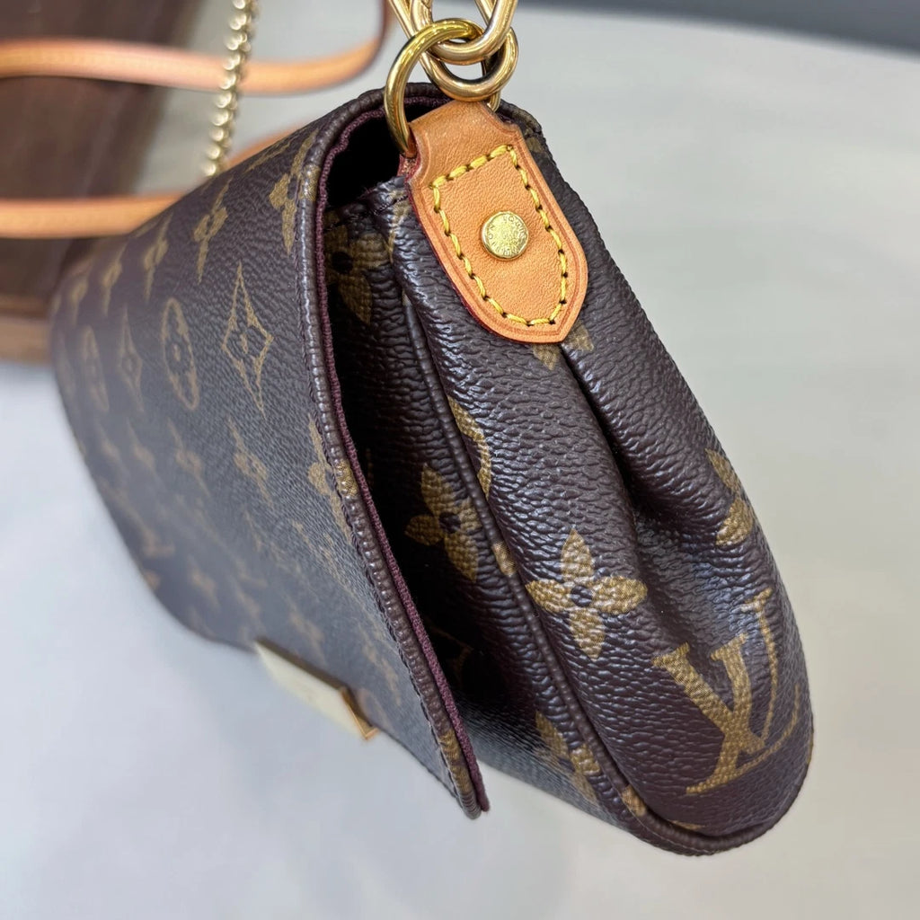 Louis Vuitton Favorite Monogram Canvas Gold Crossbody Handbag Excellent