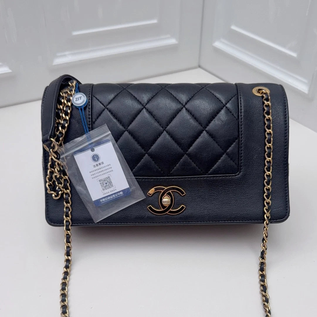 Authentic Chanel Classic Flap Black Quilted Flap Chain Shoulder Crossbody GHW