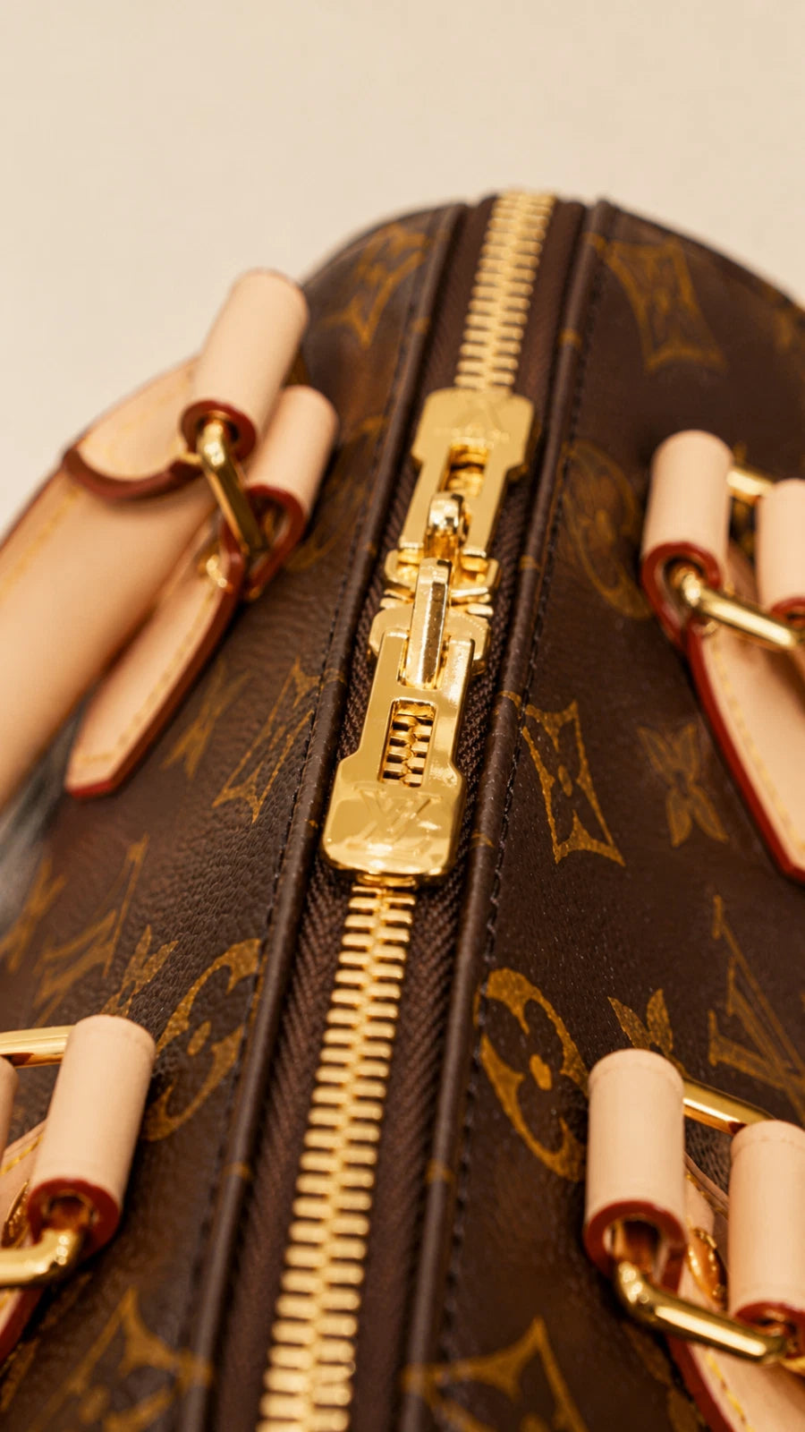 Louis Vuitton Speedy20 Bandouliere Monogram Canvas Handbag Almost Brand NEW