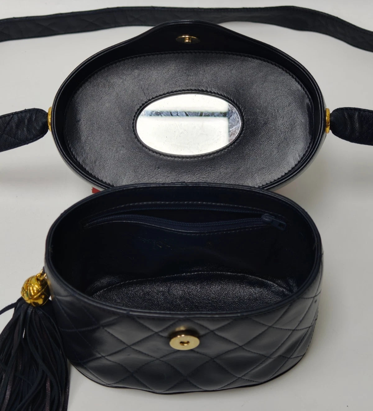Chanel Diamond Vintage Tassel Vanity Case Shoulder Bag Crossbody Black Women