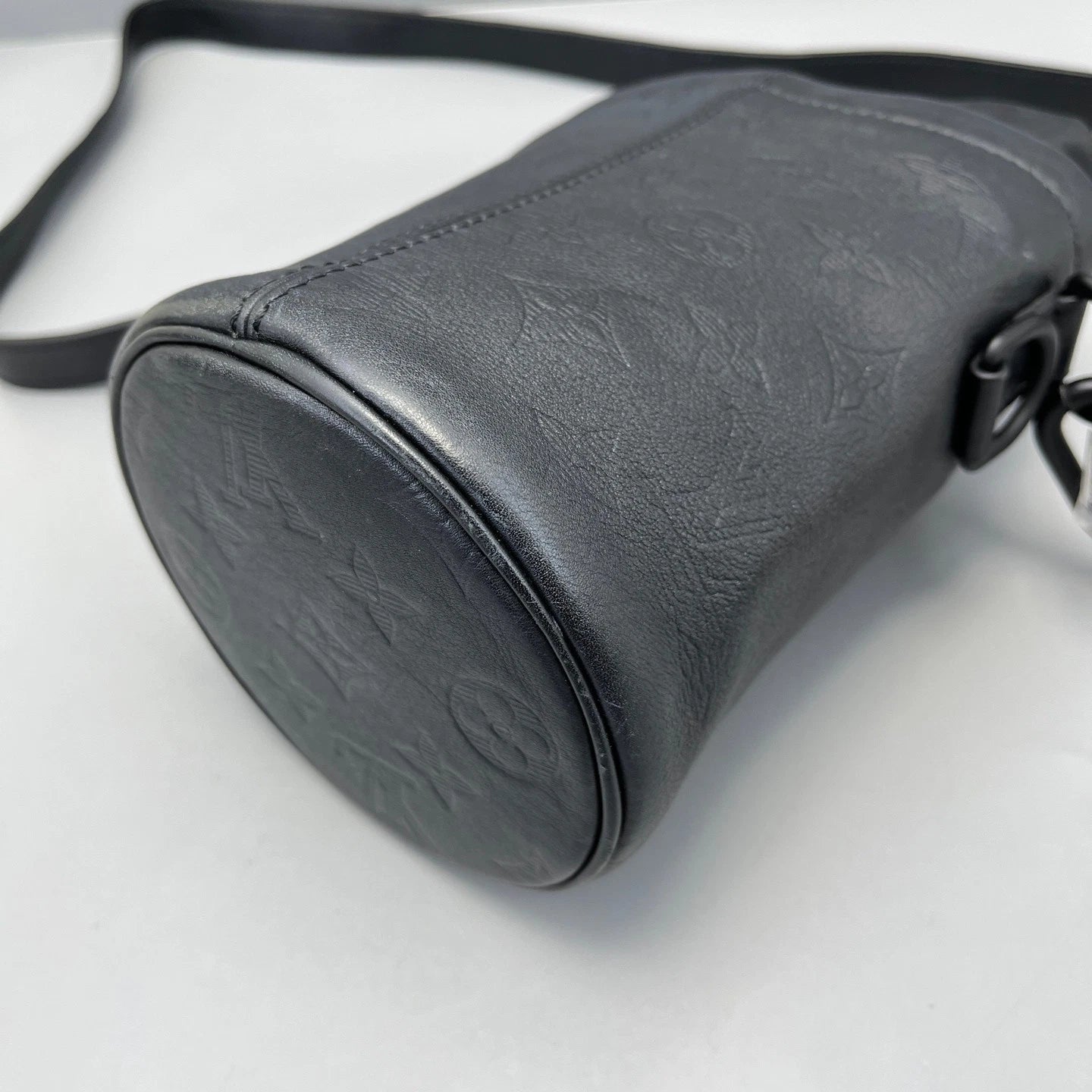 Louis Vuitton Black Leather Drawstring Bucket Bag For Women