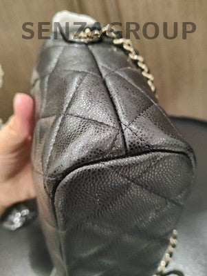 Chanel Black Gold Quilted Classic Flap Bag - Timeless Women's Fashion