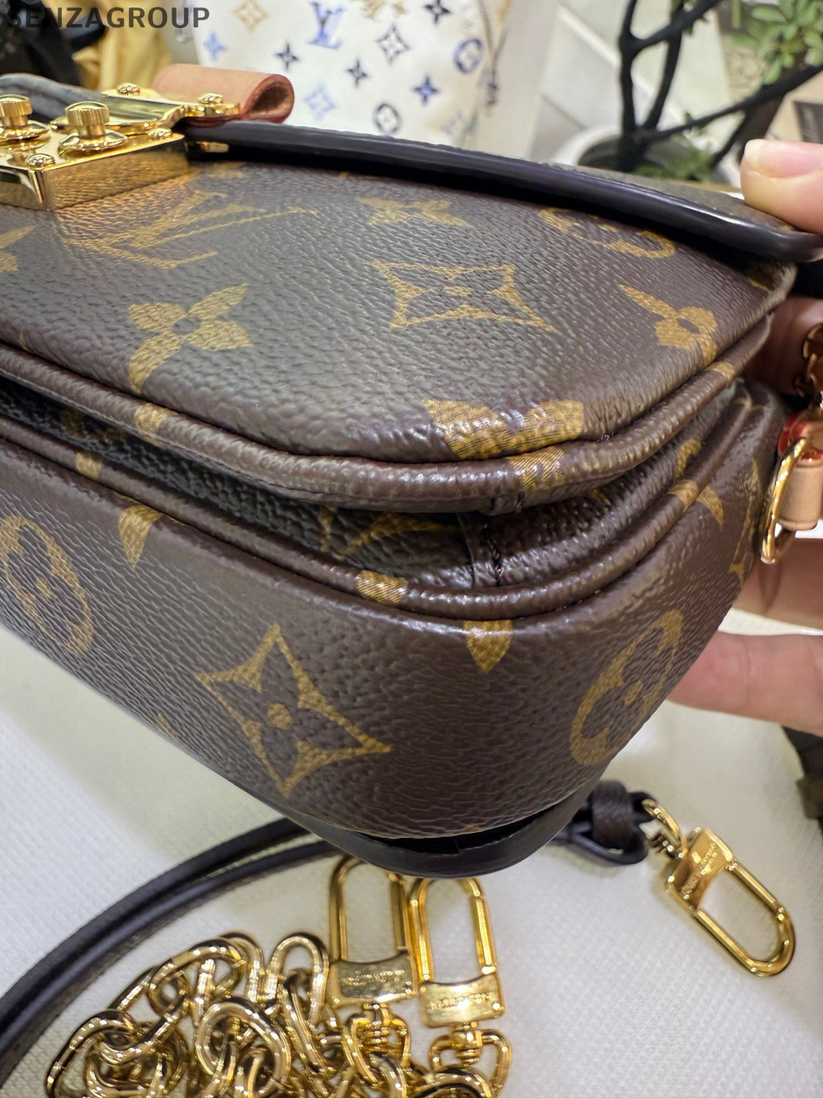 Louis Vuitton Monogram Pochette Metis Crossbody Bag Classic Women's