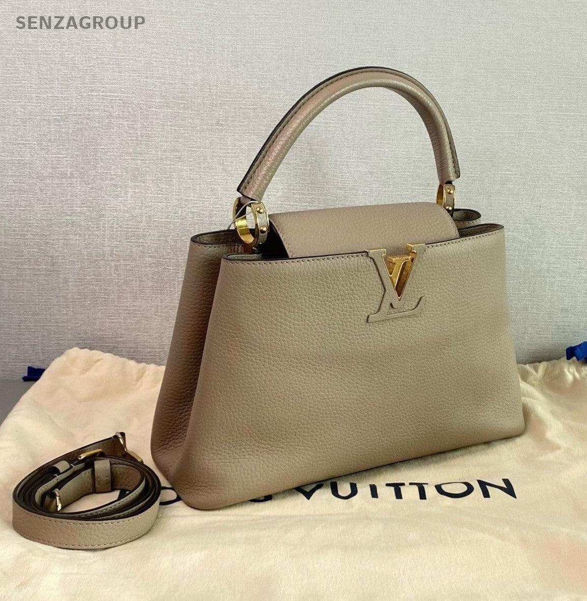 Louis Vuitton Capucines MM Top Handle 2way Shoulder Handbag Gray Gold Women