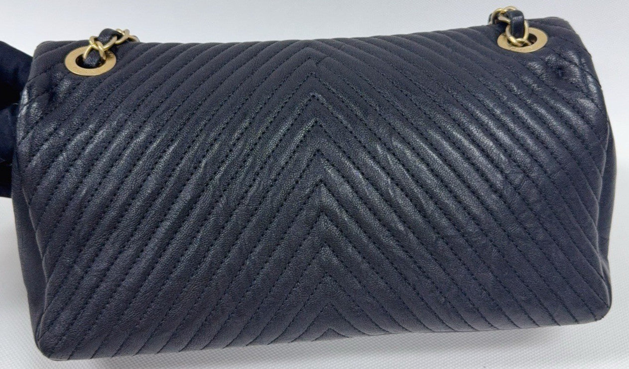 Chanel Classic Flap Chain Shoulder Bag Crossbody Black Gold Women Designer