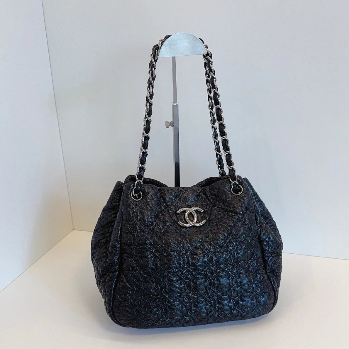 Chanel Bucket Chain Oil Wax Shoulder Crossbody Bag Black Excellent