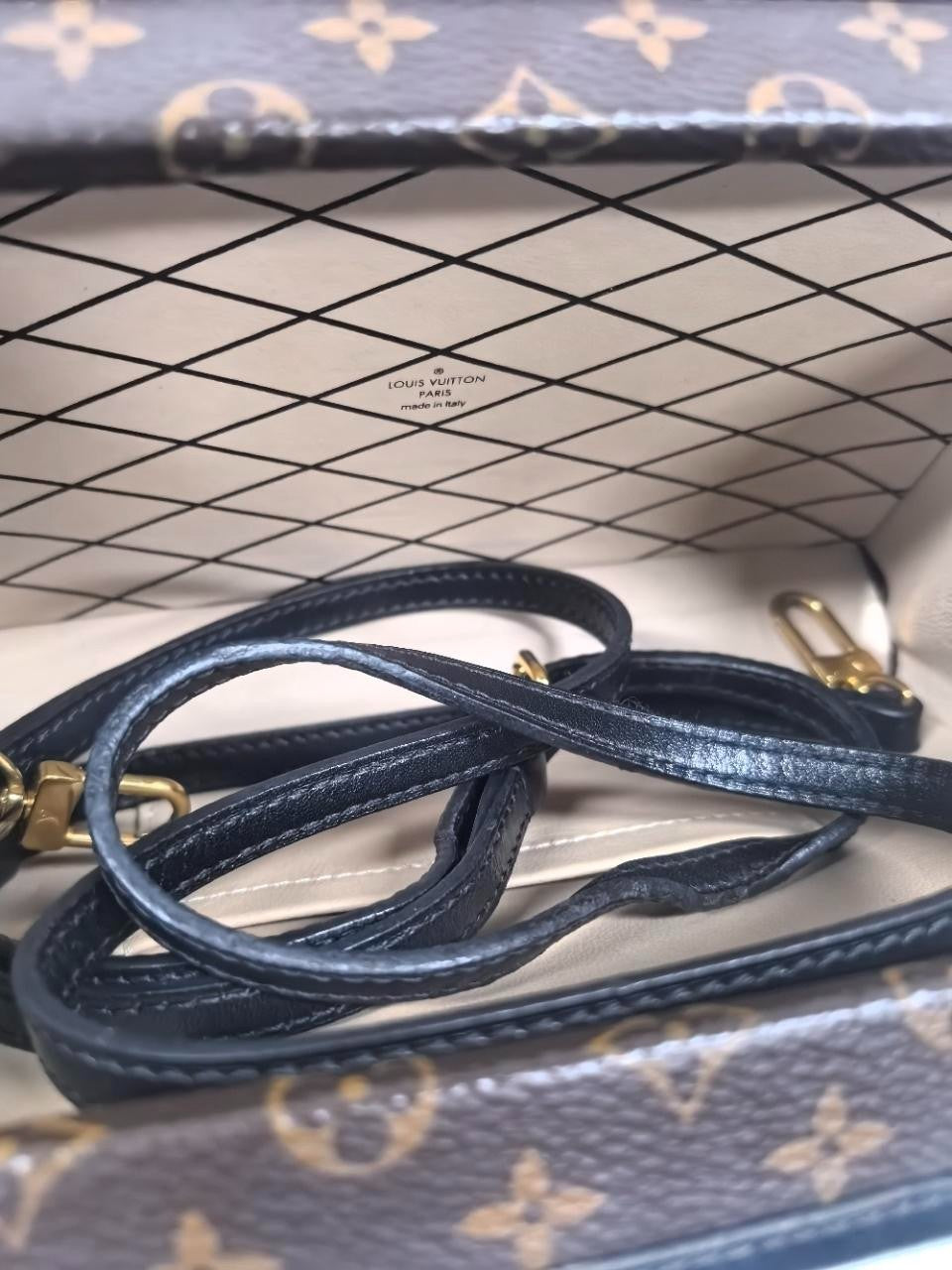 SJ0001 LV Petite Malle trunk Monogram（with Red X Detail20cm）