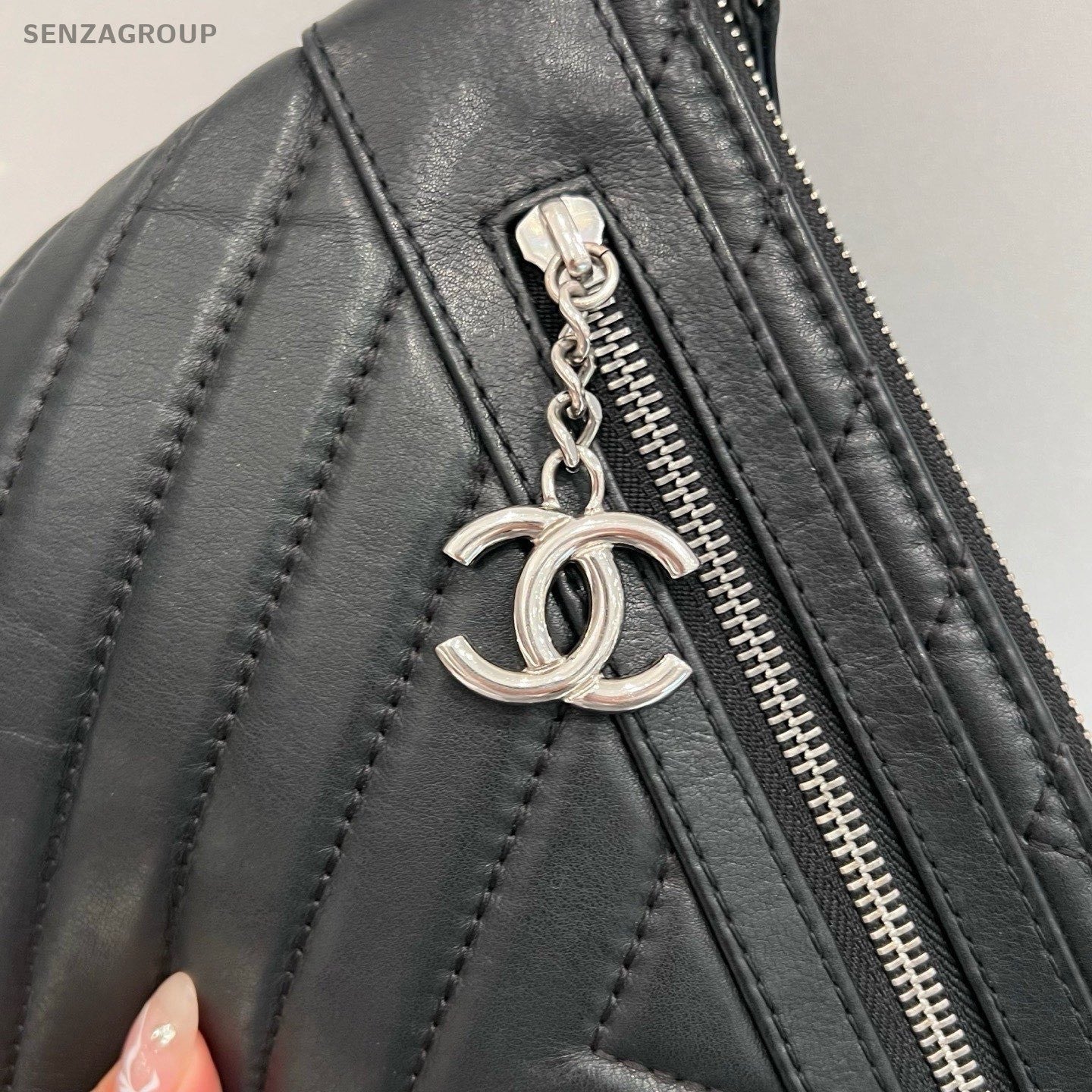 Chanel Chevron Chain Crossbody Black Silver Used Women Classic Fashion
