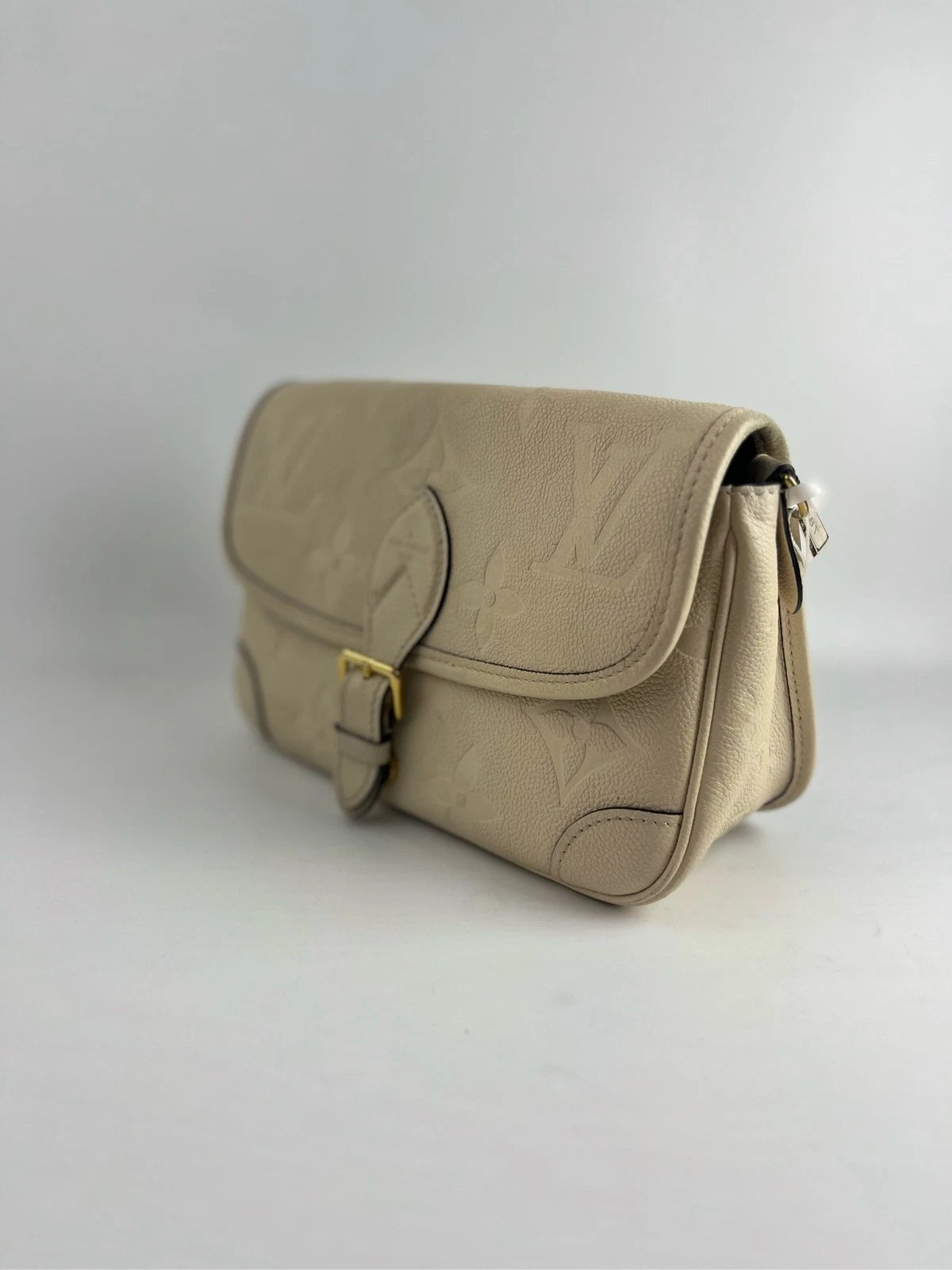 Louis Vuitton Diane White Shoulder Bag Crossbody Gold Hardware