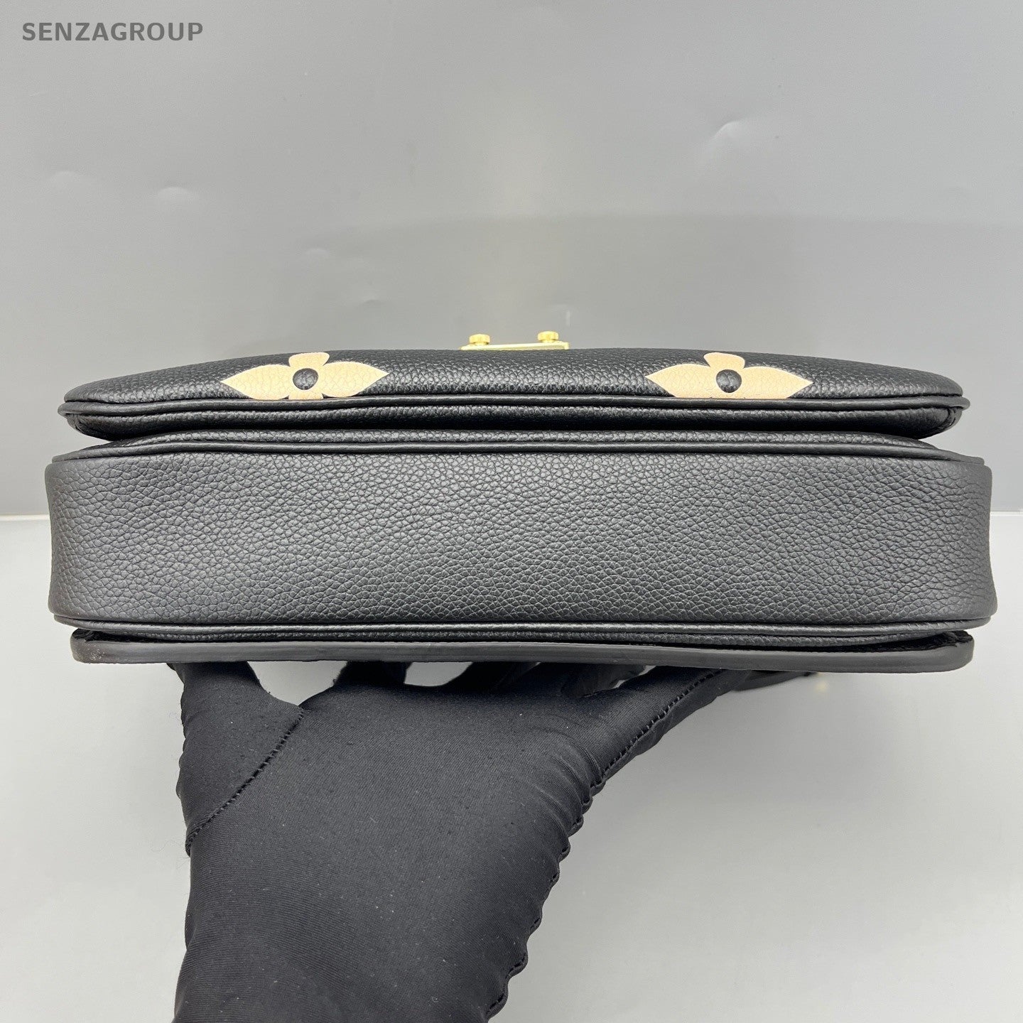 Louis Vuitton Pochette Métis Monogram Shoulder bag Black White Leather Women