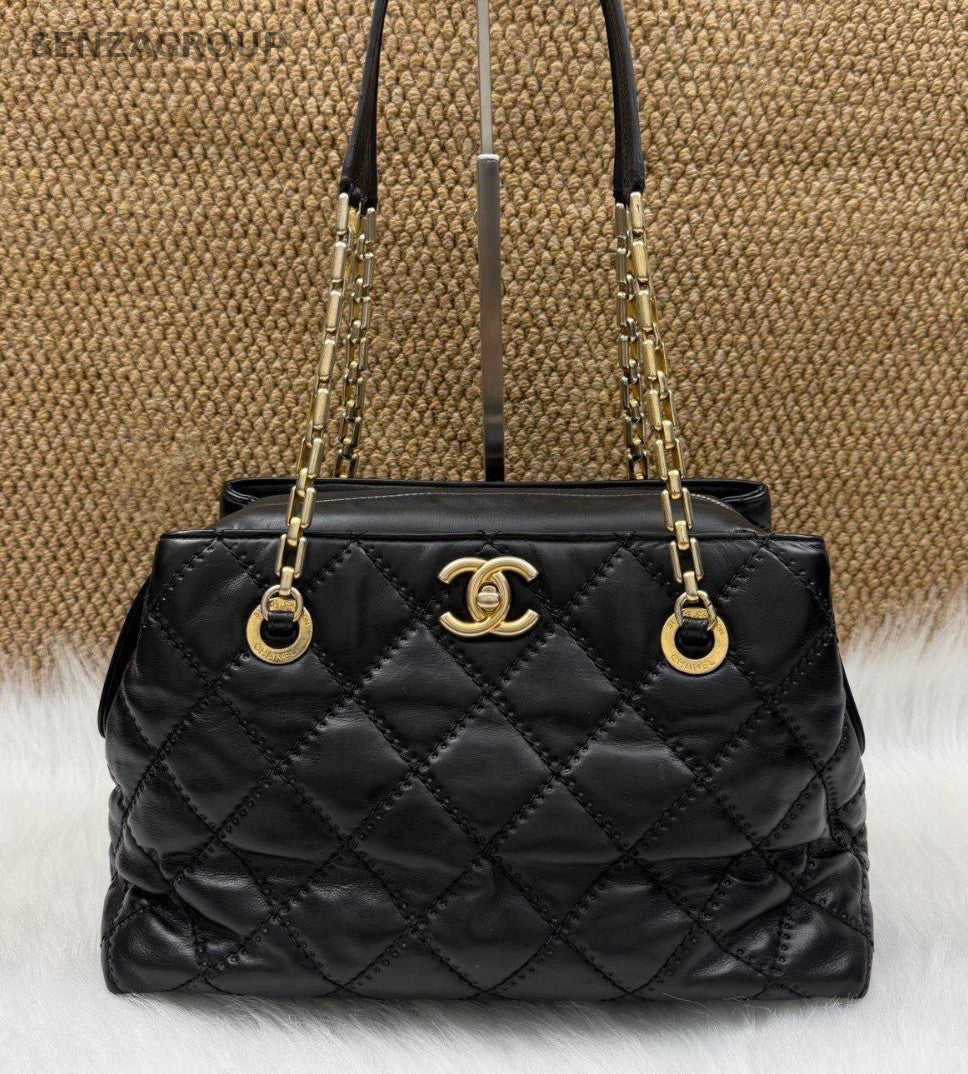 Chanel Diamond Chain Shoulder Bag Black Gold Used Women Vintage Classic