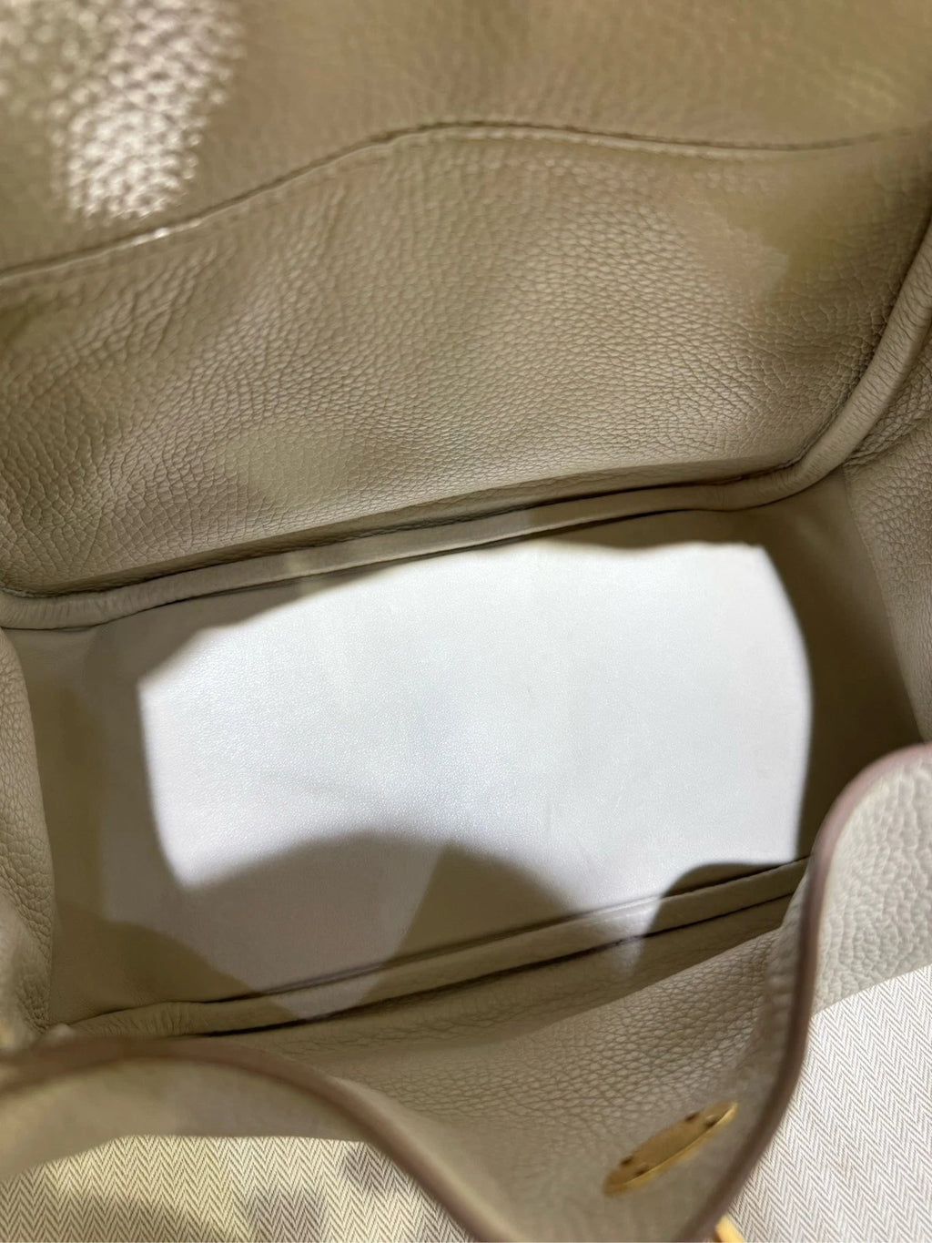 Pre-owned Hermes Calfskin Lindy 26 Top Handle Bag For Women