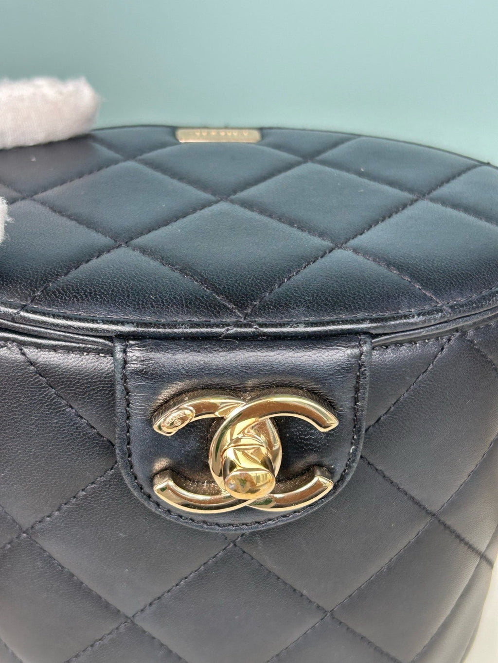 Chanel Lambskin Chain Vanity Case Crossbody Black Gold Women Classic Fashion