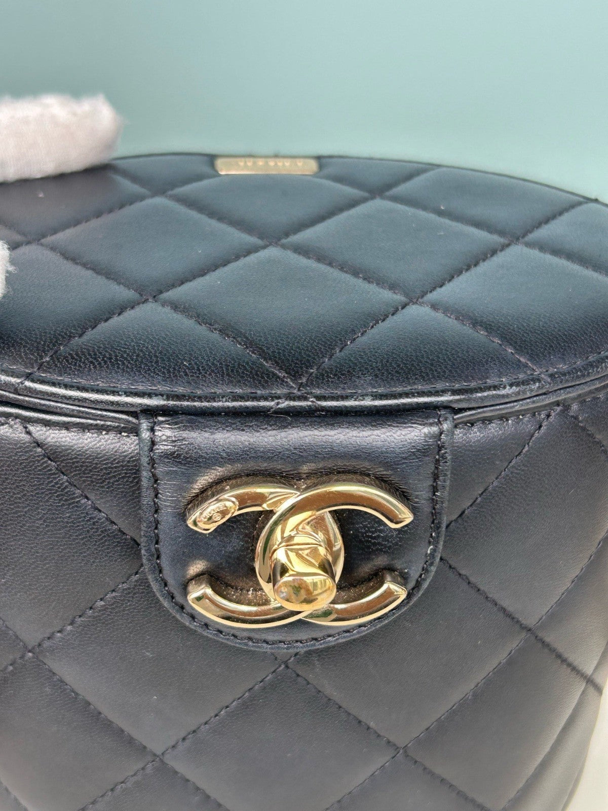 Chanel Lambskin Chain Vanity Case Crossbody Black Gold Women Classic Fashion