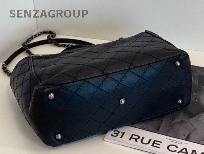 CHANEL Classic Top Handle Diamond pattern Chain Shoulder bag