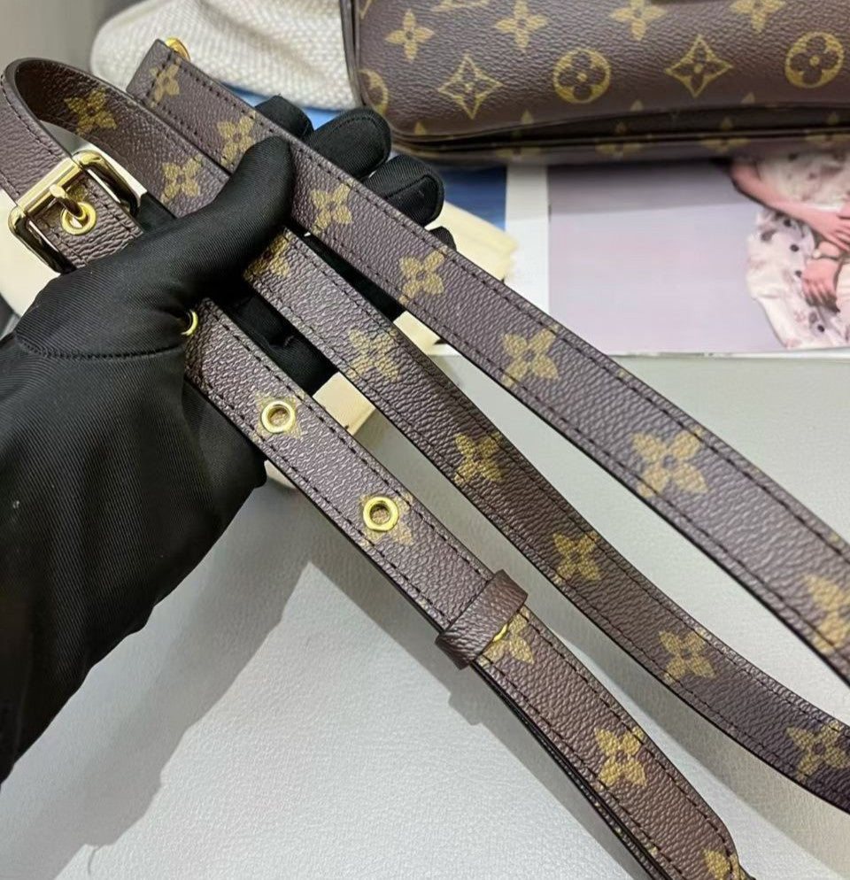 Louis Vuitton Pochette Metis Monogram Shoulder Bag Crossbody Brown Gold Women