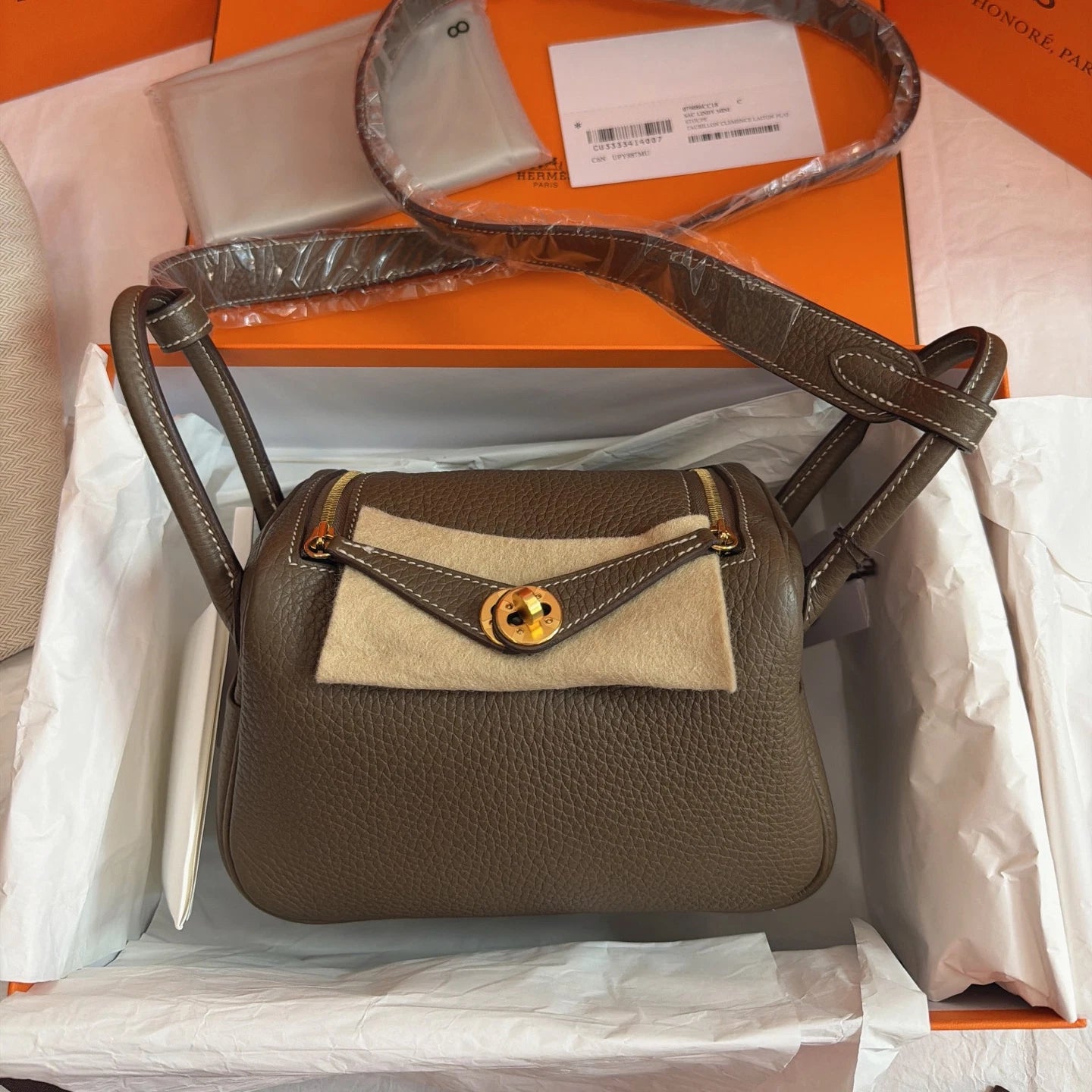 Excellent Condition Hermes Lindy Mini Gray Gold TC Leather Handbag Crossbody