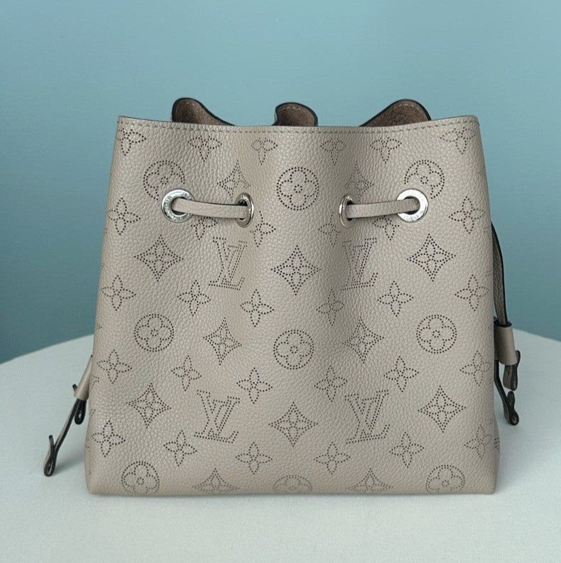 Louis Vuitton Mahina Calfskin Chain Shoulder Bag Crossbody Gray Silver Women