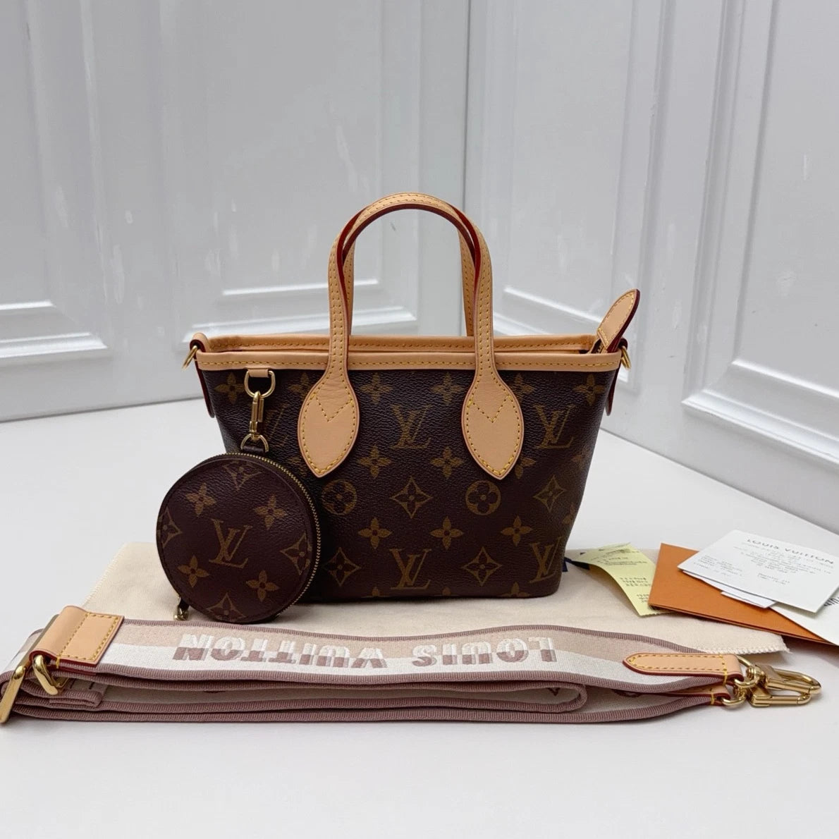 Louis Vuitton Neverfull Monogram Canvas Crossbody Handbag Excellent