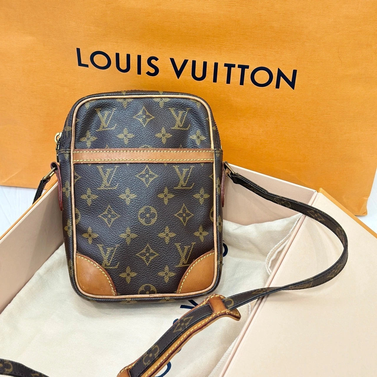 Louis Vuitton Canvas Vintage Vertical Camera Crossbody Bag For Women