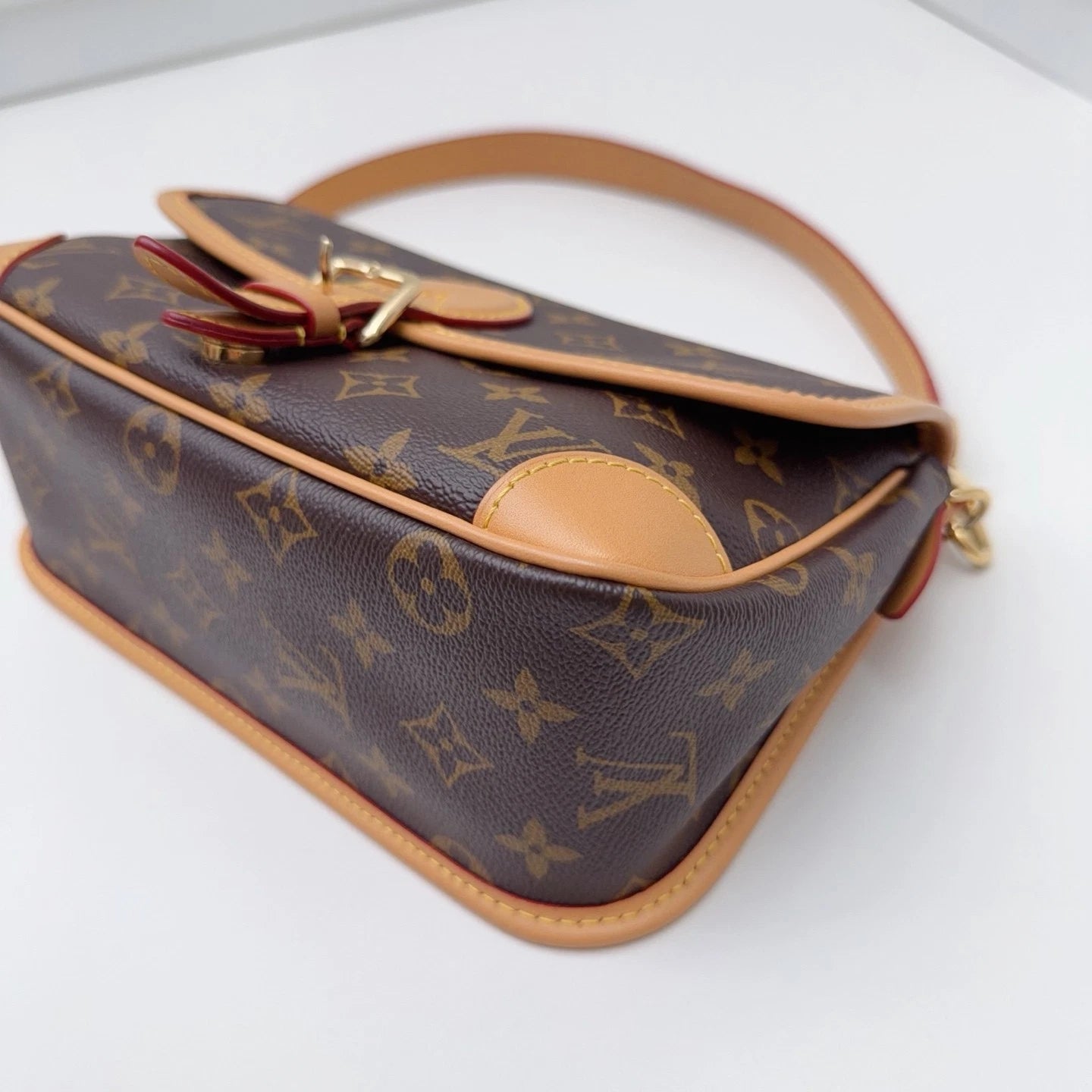 Louis Vuitton Diane Monogram Brown Gold Shoulder Bag Crossbody Excellent