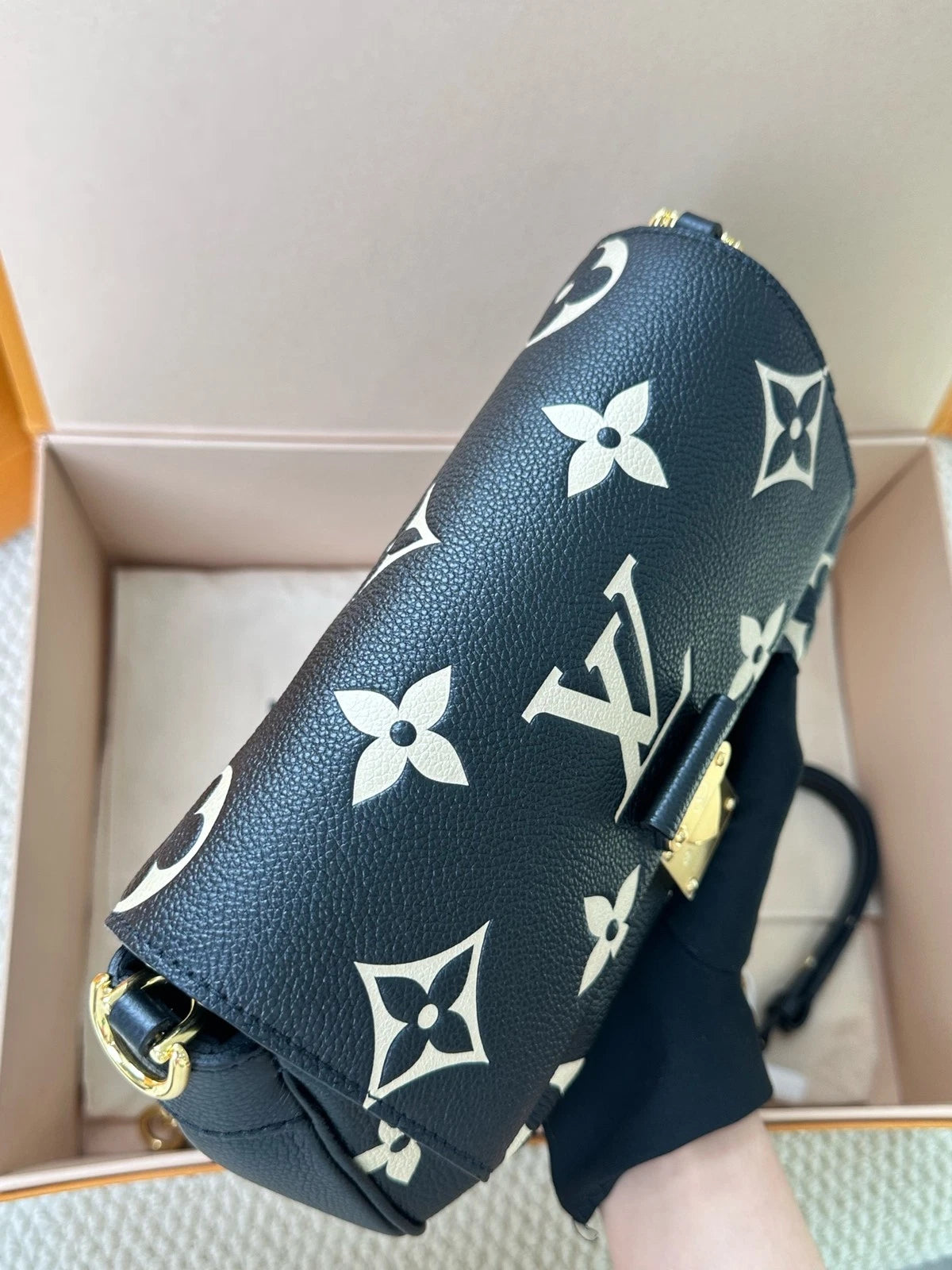 Louis Vuitton Black White Leather Cloud Shoulder Bag For Women