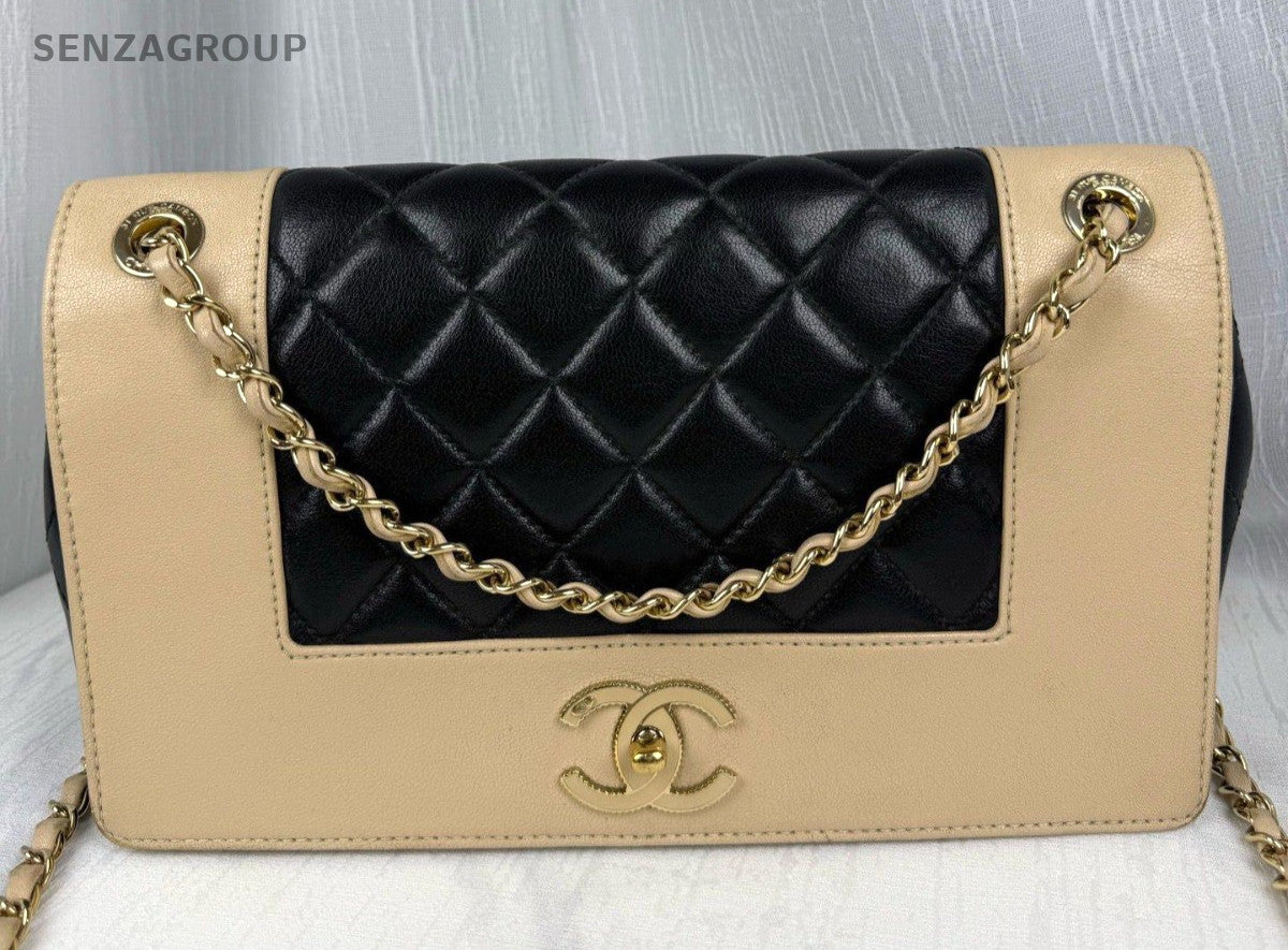 CHANEL 15K Black-Gold Lambskin Chain Shoulder bag Crossbody Women