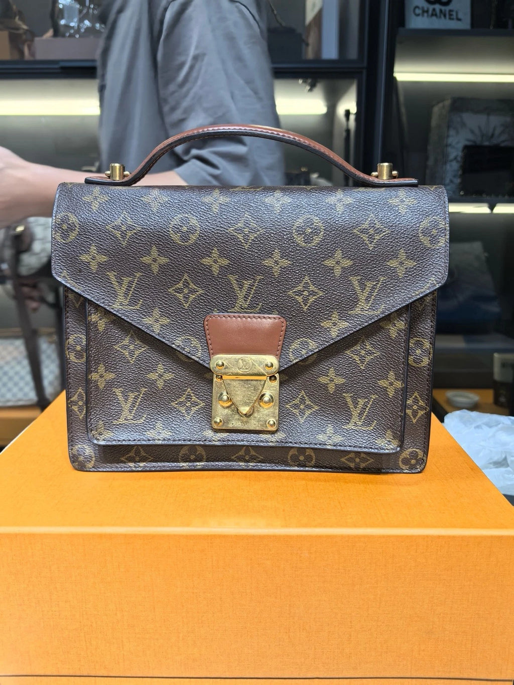 Louis Vuitton Monogram Canvas Messenger Shoulder Bag For Women