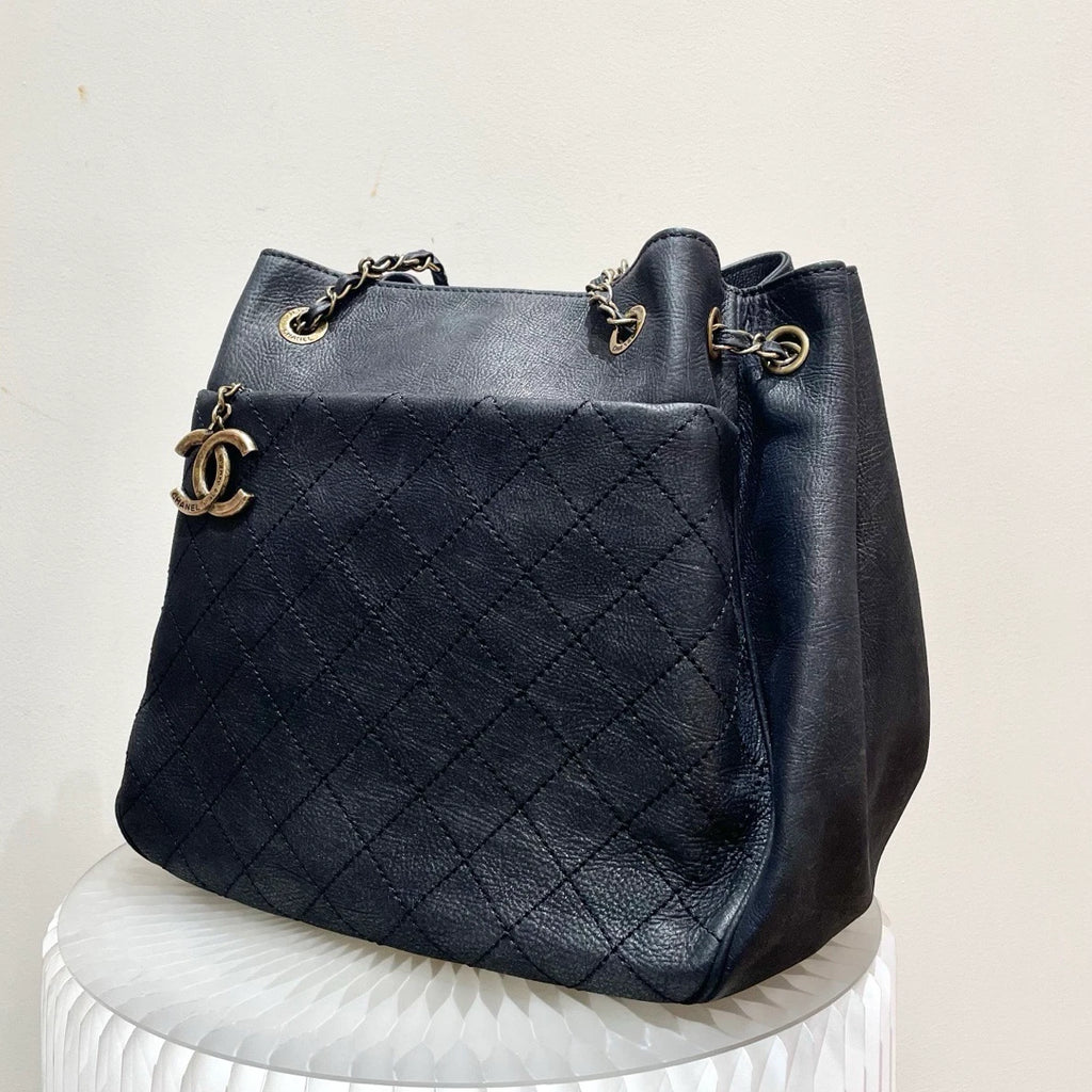 Chanel Tote Calfskin Chain Shoulder Bag Black Gold Used Women Classic