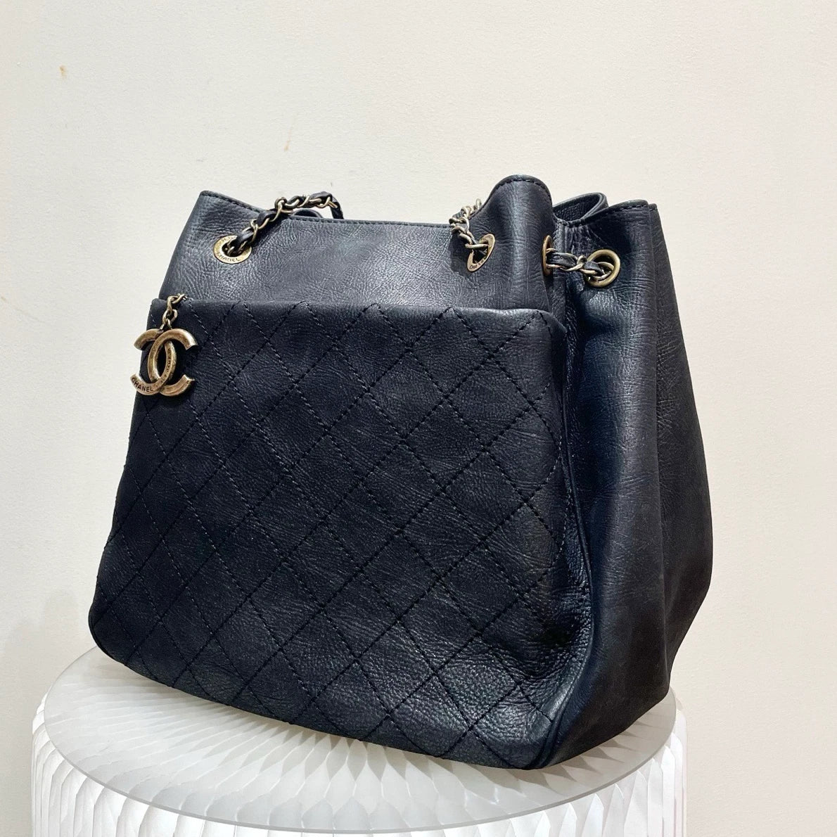 Chanel Tote Calfskin Chain Shoulder Bag Black Gold Used Women Classic