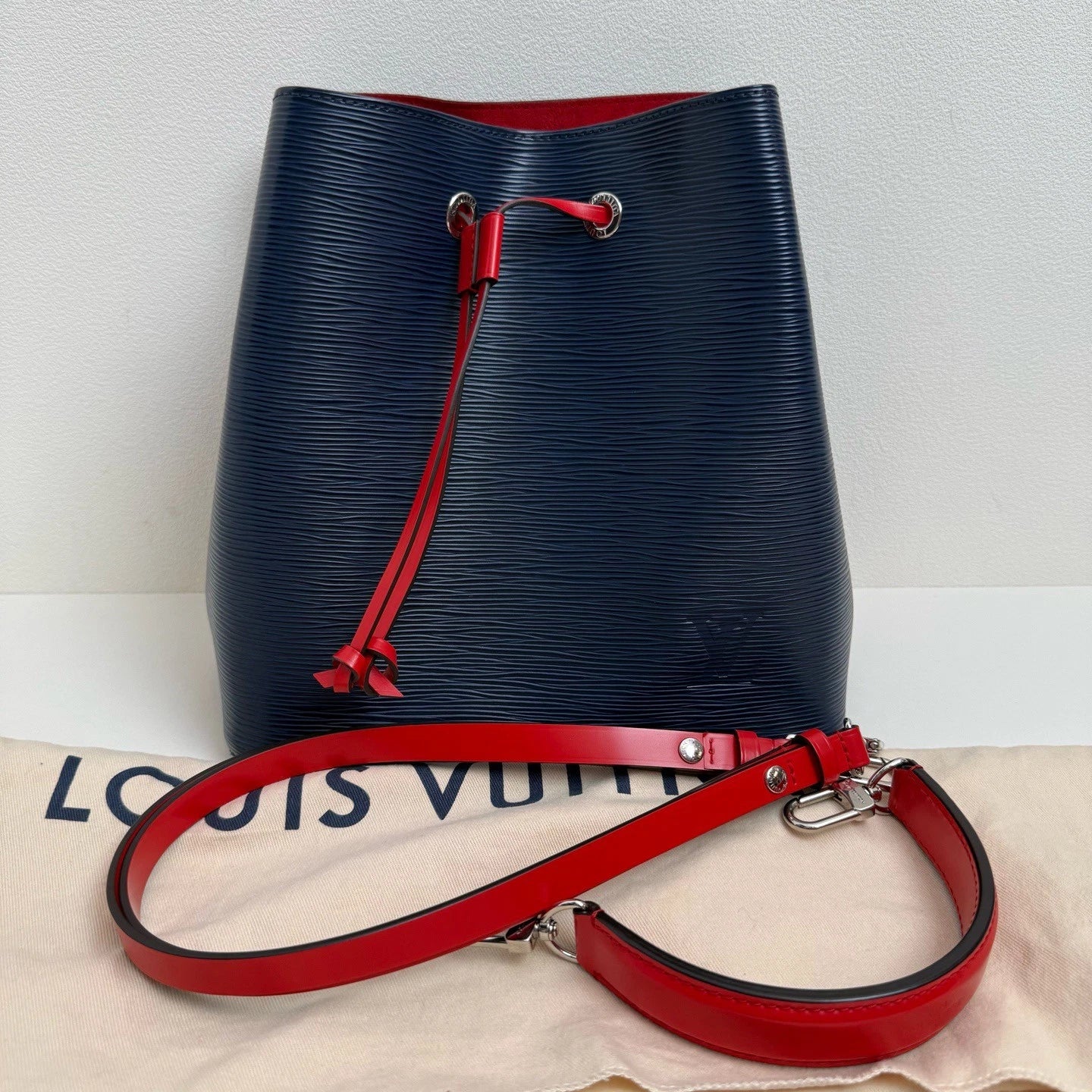 Louis Vuitton NeoNoe Epi Leather Drawstring Bucket Shoulder Crossbody Blue