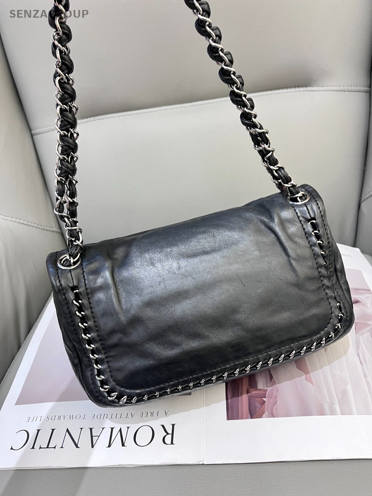 CHANEL Hobo CC Logo Chain Shoulder bag Black Women