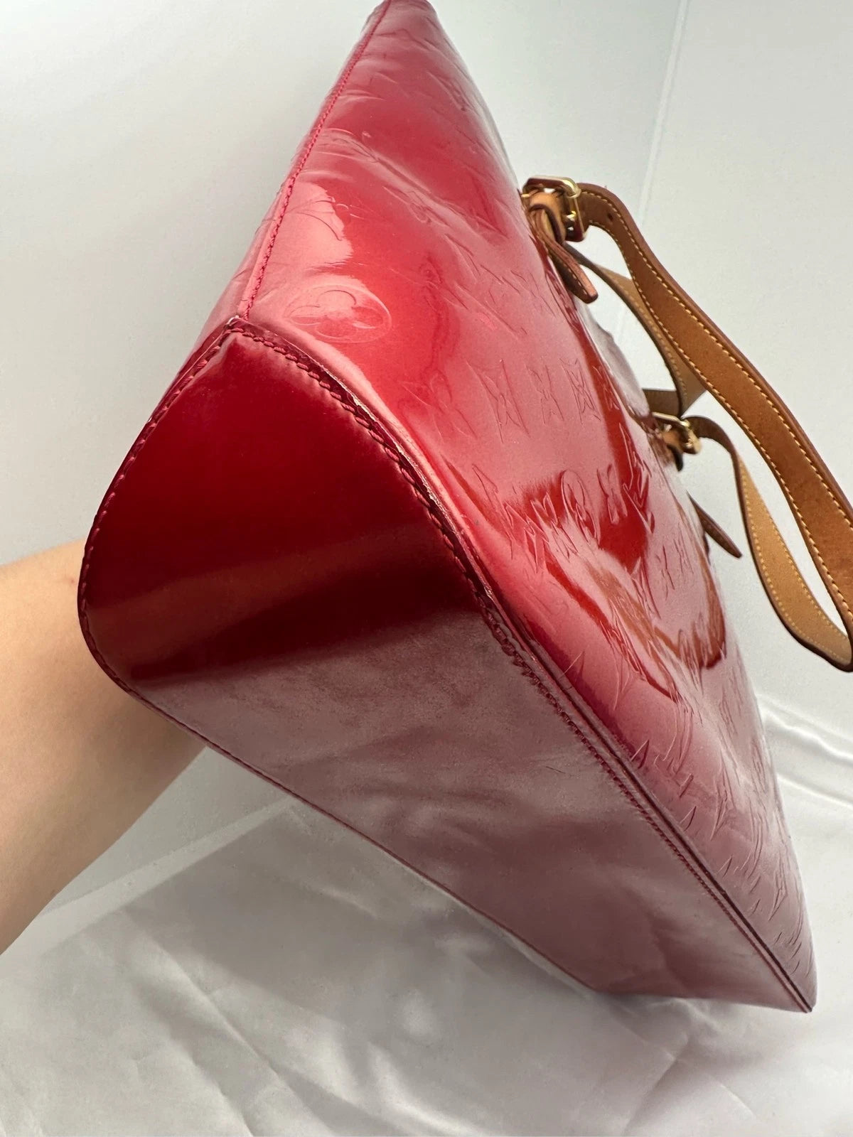 Louis Vuitton Red Leather Shoulder Bag for Women