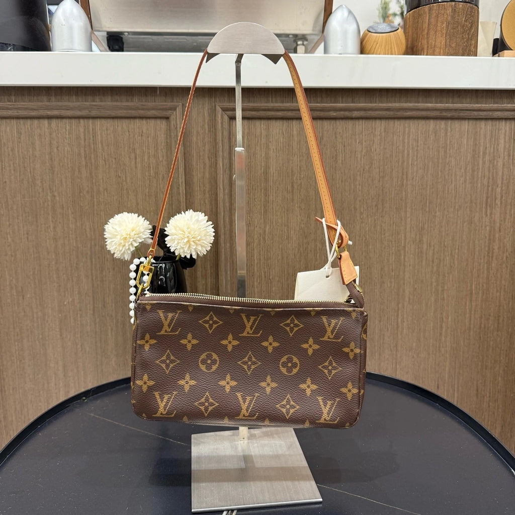 Louis Vuitton Pochette Accessoires Monogram Canvas Shoulder Bag