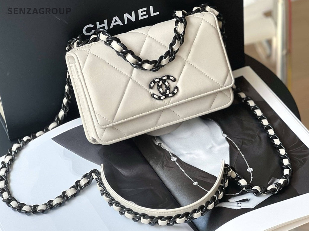 CHANEL 19bag WOC Limited Edition Chain Shoulder bag White Women