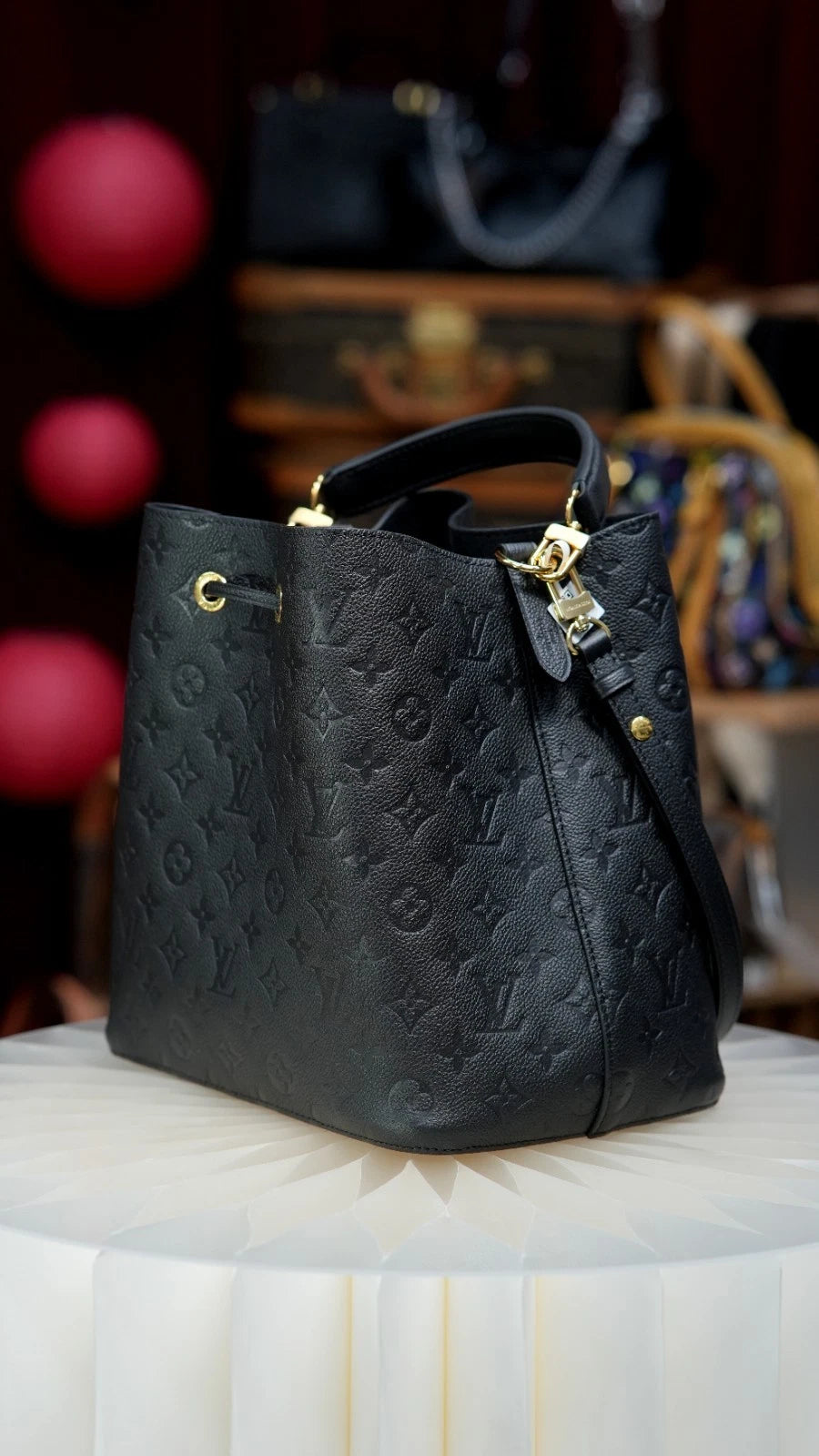 Louis Vuitton Neonoe MM M45256 Empreinte Black Shoulder Bag Excellent