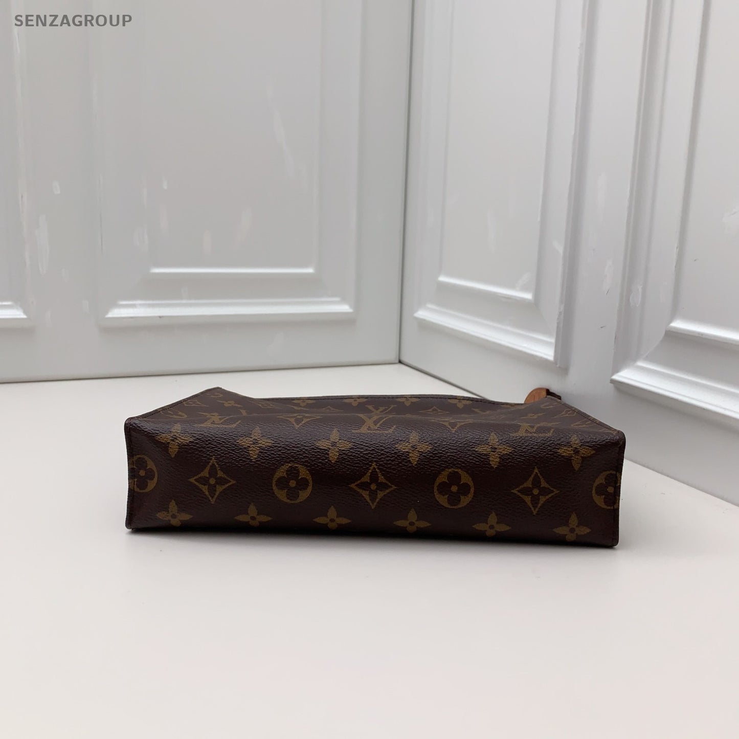 Louis Vuitton Monogram Clutch Brown Gold Unisex Adults Classic Fashion