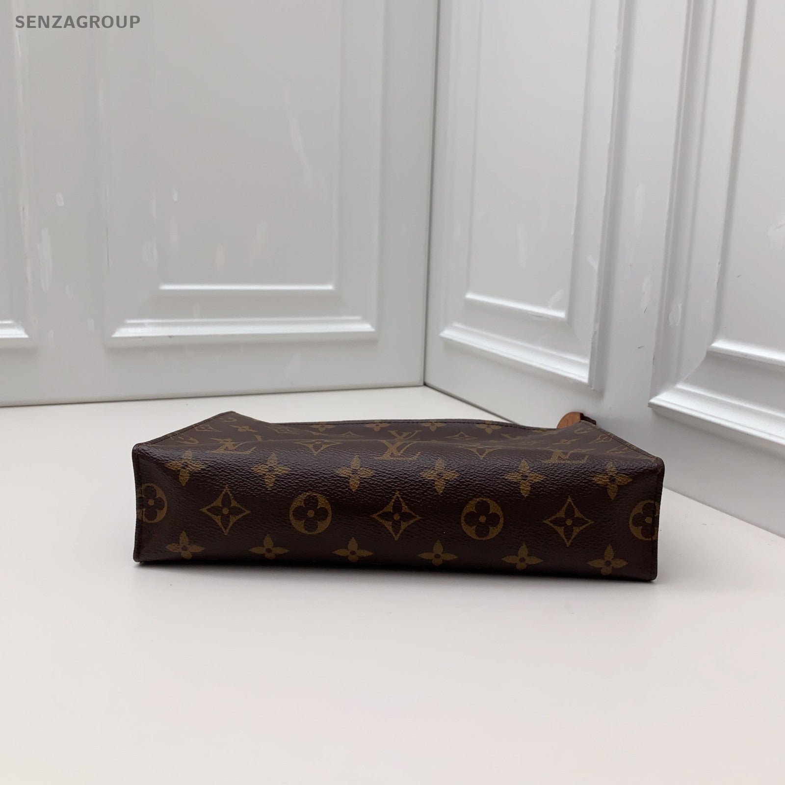 Louis Vuitton Monogram Clutch Brown Gold Unisex Adults Classic Fashion