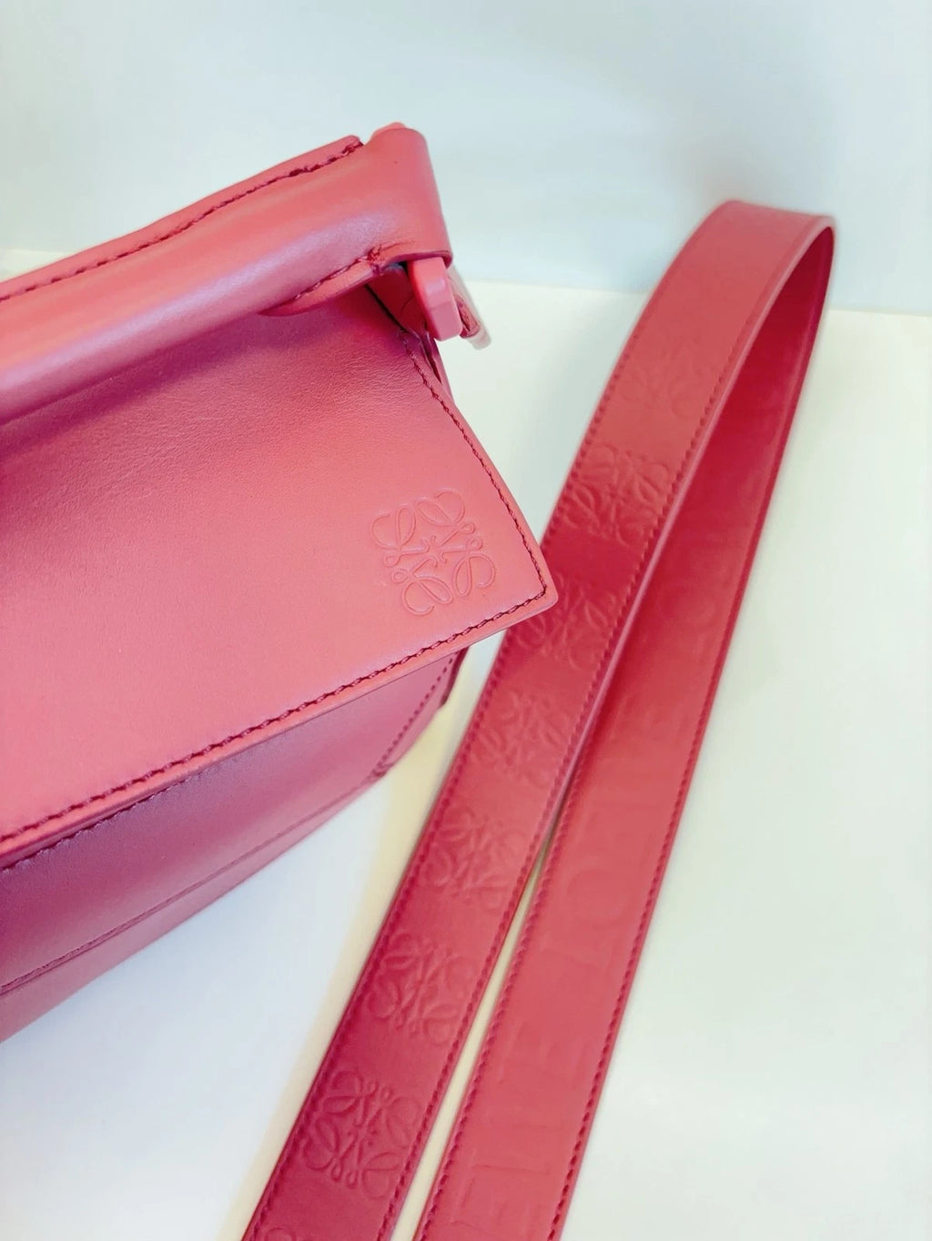 Excellent Loewe Puzzle PM Pink Handbag Crossbody with Detachable Strap