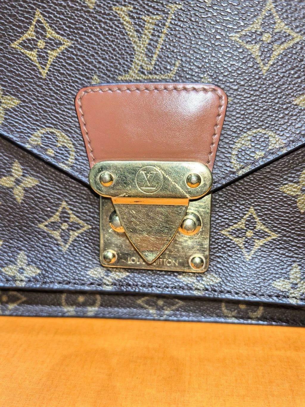 Louis Vuitton Monogram Canvas Messenger Shoulder Bag For Women