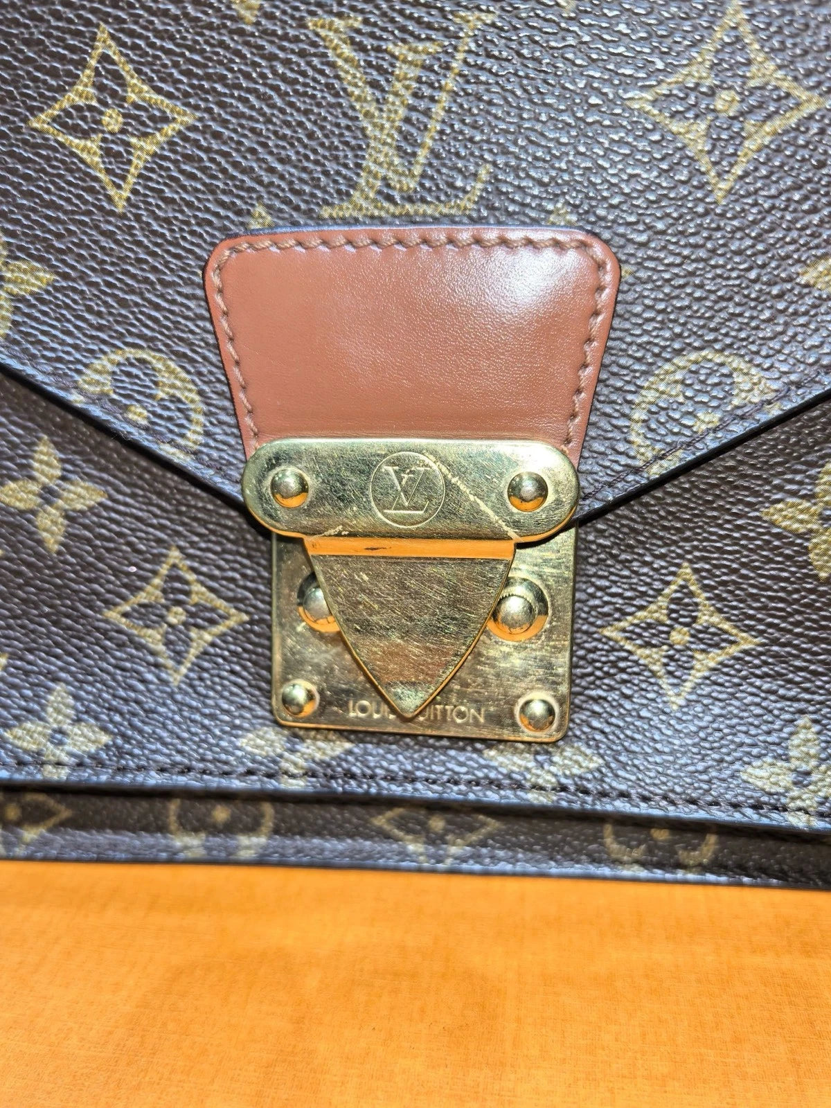 Louis Vuitton Monogram Canvas Messenger Shoulder Bag For Women